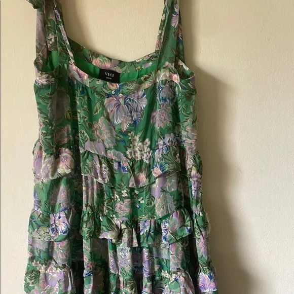 Vici Women's Green Floral Tiered Midi - Picture 5 of 9
